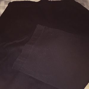 Black Capri with 2 pockets and elastic waistband